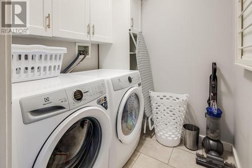 885 Paret Road, Kelowna, BC - Indoor Photo Showing Laundry Room