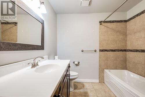 885 Paret Road, Kelowna, BC - Indoor Photo Showing Bathroom