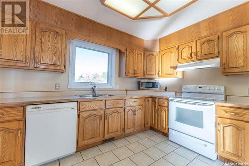 366 Allegretto Crescent, Saskatoon, SK - Indoor Photo Showing Kitchen With Double Sink