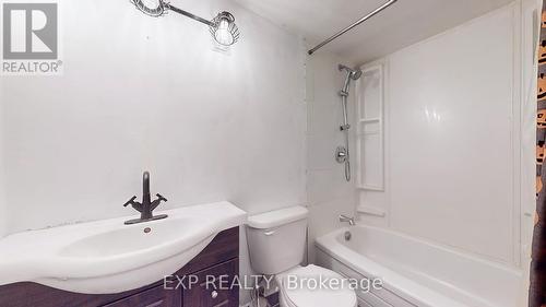 906 - 130 Neptune Drive, Toronto, ON - Indoor Photo Showing Bathroom