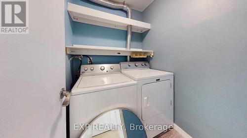 906 - 130 Neptune Drive, Toronto, ON - Indoor Photo Showing Laundry Room