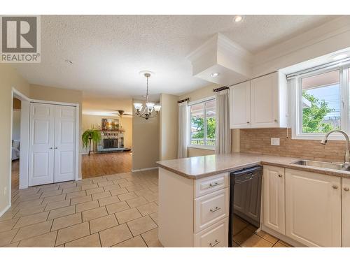 13018 Armstrong Avenue, Summerland, BC - Indoor Photo Showing Kitchen