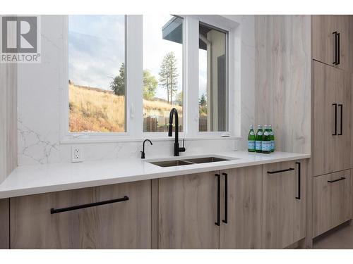 455 Redtail Court, Kelowna, BC - Indoor Photo Showing Kitchen With Double Sink