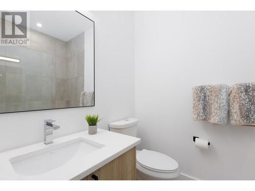 455 Redtail Court, Kelowna, BC - Indoor Photo Showing Bathroom