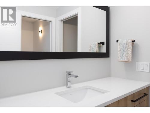 455 Redtail Court, Kelowna, BC - Indoor Photo Showing Bathroom