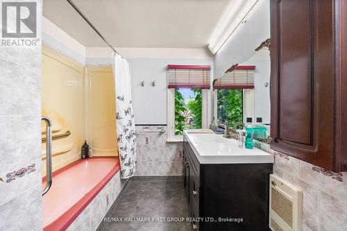 1652 Taunton Road, Clarington, ON - Indoor Photo Showing Bathroom