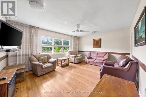 1652 Taunton Road, Clarington, ON - Indoor Photo Showing Living Room