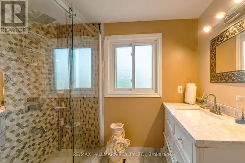 50 Stoddart Drive, Aurora, ON - Indoor Photo Showing Bathroom