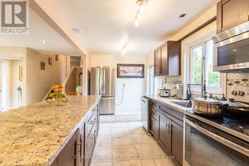 50 Stoddart Drive, Aurora, ON - Indoor Photo Showing Kitchen