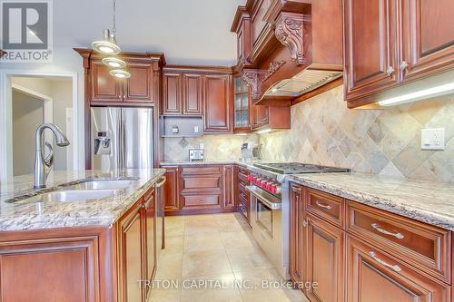 150 Andrew Hill Drive, Vaughan, ON - Indoor Photo Showing Kitchen With Stainless Steel Kitchen With Double Sink With Upgraded Kitchen