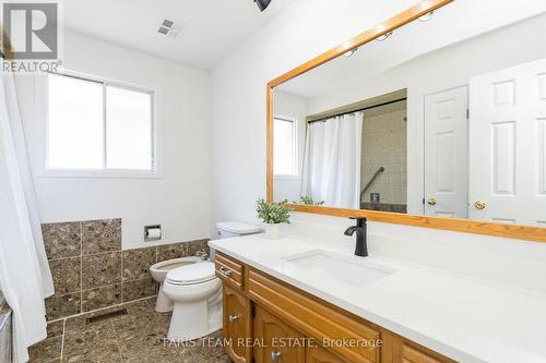 431 Innisfil Street, Barrie, ON - Indoor Photo Showing Bathroom