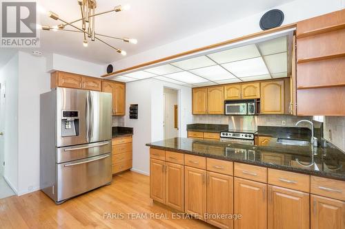 431 Innisfil Street, Barrie, ON - Indoor Photo Showing Kitchen