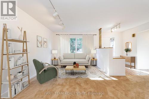 431 Innisfil Street, Barrie, ON - Indoor Photo Showing Living Room