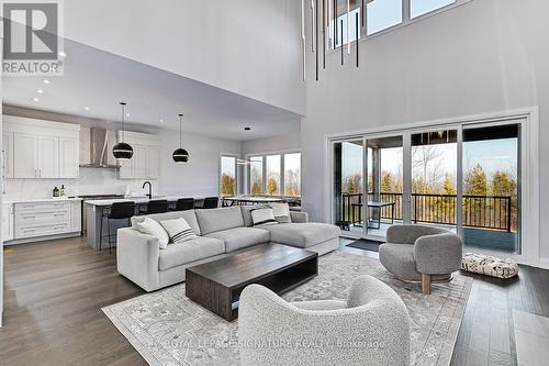 107 Sladden Court, Blue Mountains, ON - Indoor Photo Showing Living Room