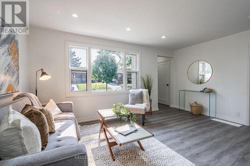 85 Walter Avenue N, Hamilton, ON - Indoor Photo Showing Living Room