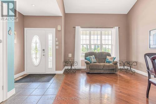 29 Oak Ridge Drive, Orangeville, ON - Indoor Photo Showing Living Room