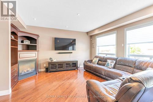 29 Oak Ridge Drive, Orangeville, ON - Indoor Photo Showing Living Room With Fireplace