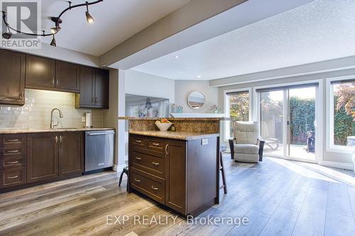 121 Sumner Crescent, Grimsby, ON - Indoor Photo Showing Kitchen