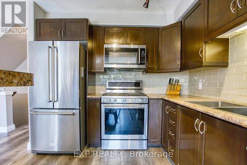 121 Sumner Crescent, Grimsby, ON - Indoor Photo Showing Kitchen With Double Sink