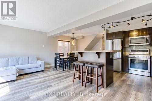 121 Sumner Crescent, Grimsby, ON - Indoor Photo Showing Kitchen