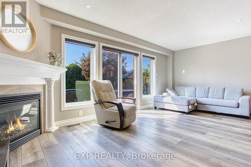 121 Sumner Crescent, Grimsby, ON - Indoor Photo Showing Living Room With Fireplace