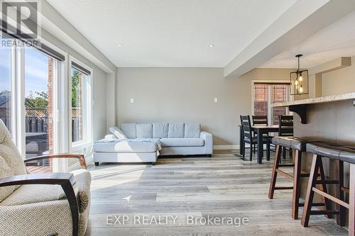 121 Sumner Crescent, Grimsby, ON - Indoor Photo Showing Living Room