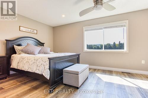 121 Sumner Crescent, Grimsby, ON - Indoor Photo Showing Bedroom