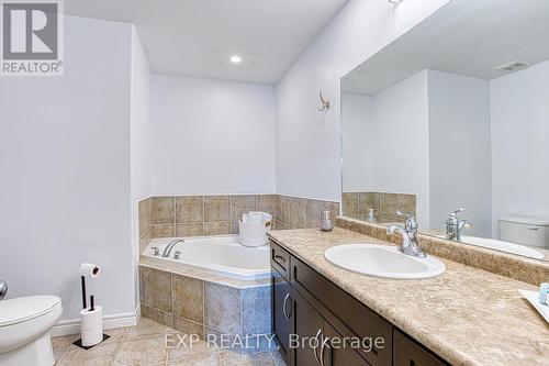 121 Sumner Crescent, Grimsby, ON - Indoor Photo Showing Bathroom