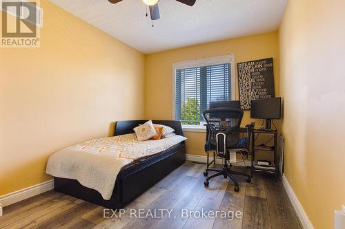 121 Sumner Crescent, Grimsby, ON - Indoor Photo Showing Bedroom