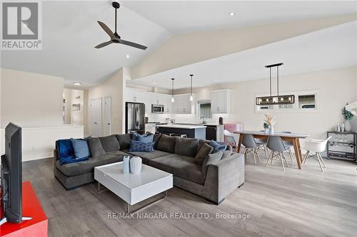 30 - 154 Port Robinson Road, Pelham, ON - Indoor Photo Showing Living Room