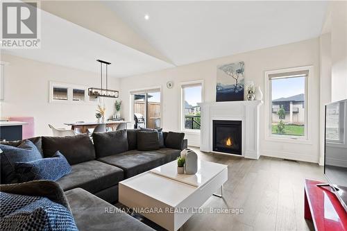 30 - 154 Port Robinson Road, Pelham, ON - Indoor Photo Showing Living Room With Fireplace