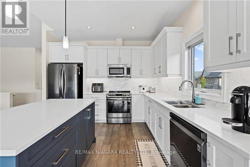 30 - 154 Port Robinson Road, Pelham, ON - Indoor Photo Showing Kitchen With Double Sink With Upgraded Kitchen