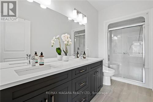 30 - 154 Port Robinson Road, Pelham, ON - Indoor Photo Showing Bathroom