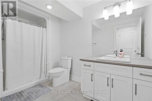 30 - 154 Port Robinson Road, Pelham, ON - Indoor Photo Showing Bathroom