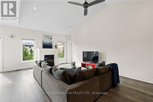 30 - 154 Port Robinson Road, Pelham, ON - Indoor Photo Showing Living Room With Fireplace