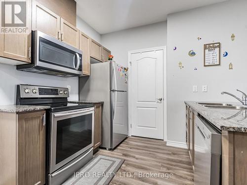 1370 Costigan Road, Milton, ON - Indoor Photo Showing Kitchen With Double Sink