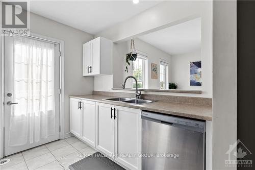 1554 Haydon Circle, Ottawa, ON - Indoor Photo Showing Kitchen With Double Sink