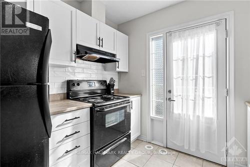 1554 Haydon Circle, Ottawa, ON - Indoor Photo Showing Kitchen