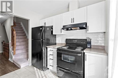 1554 Haydon Circle, Ottawa, ON - Indoor Photo Showing Kitchen