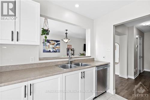 1554 Haydon Circle, Ottawa, ON - Indoor Photo Showing Kitchen With Double Sink