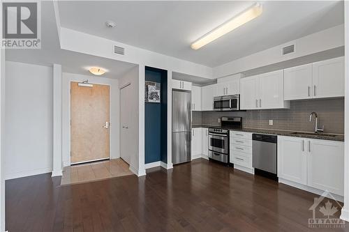 40 Nepean Street Unit#1302, Ottawa, ON - Indoor Photo Showing Kitchen