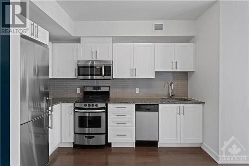 40 Nepean Street Unit#1302, Ottawa, ON - Indoor Photo Showing Kitchen