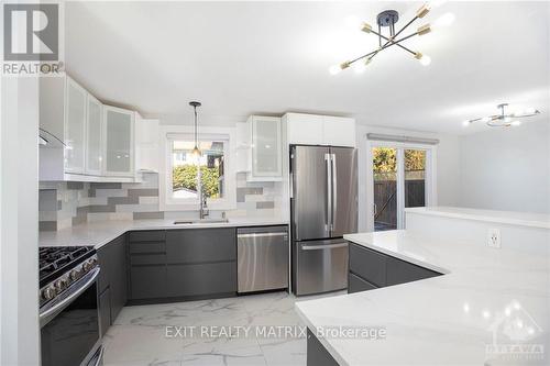 375 Hatfield Crescent, Ottawa, ON - Indoor Photo Showing Kitchen With Stainless Steel Kitchen With Upgraded Kitchen