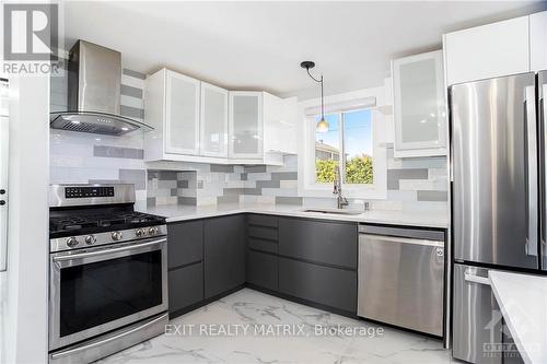 375 Hatfield Crescent, Ottawa, ON - Indoor Photo Showing Kitchen With Stainless Steel Kitchen With Upgraded Kitchen