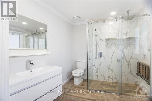 375 Hatfield Crescent, Ottawa, ON - Indoor Photo Showing Bathroom