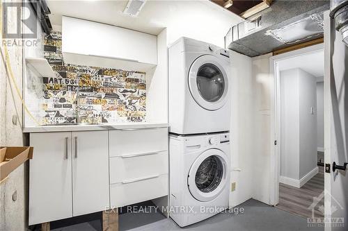 375 Hatfield Crescent, Ottawa, ON - Indoor Photo Showing Laundry Room