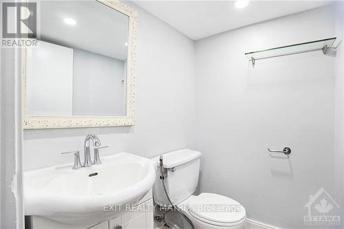 375 Hatfield Crescent, Ottawa, ON - Indoor Photo Showing Bathroom