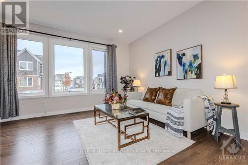 249 Appalachian Circle, Ottawa, ON - Indoor Photo Showing Living Room