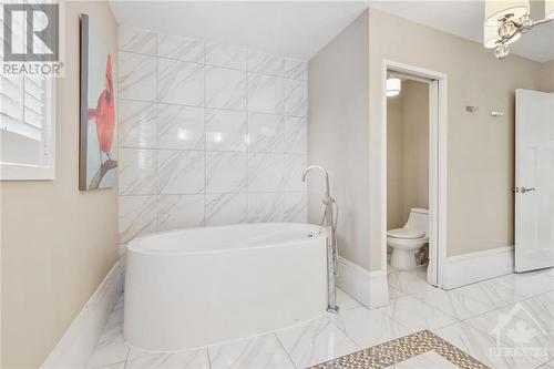 89 Fourth Avenue, Ottawa, ON - Indoor Photo Showing Bathroom