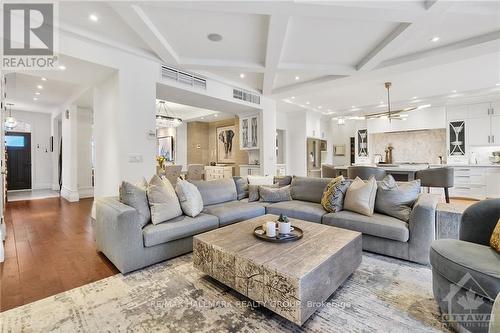 89 Fourth Avenue, Ottawa, ON - Indoor Photo Showing Living Room